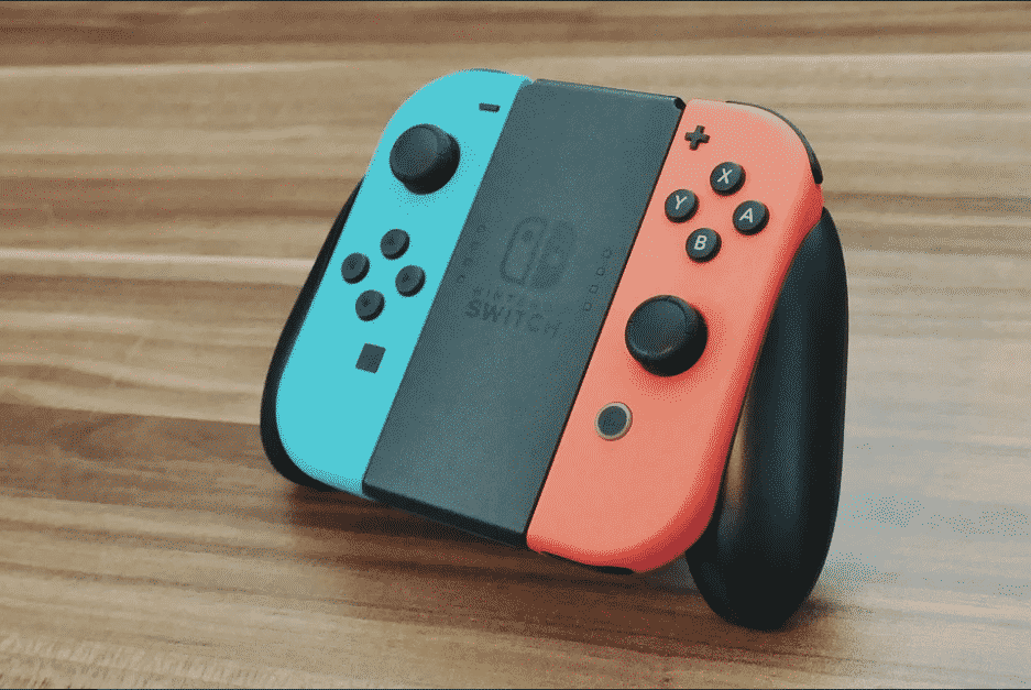 Chargement-manettes-Switch_Joycons-grip